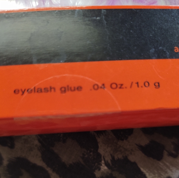 Eyelashes including Glue Pink Feathered False Eyelashes brand new in box - Picture 4 of 4